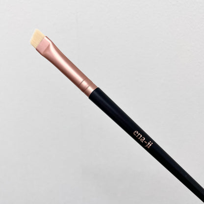 【ena-ji】ナナメ コンシーラーブラシ-特別価格-