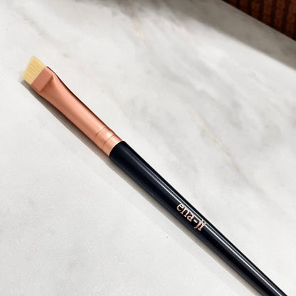 【ena-ji】ナナメ コンシーラーブラシ-特別価格-